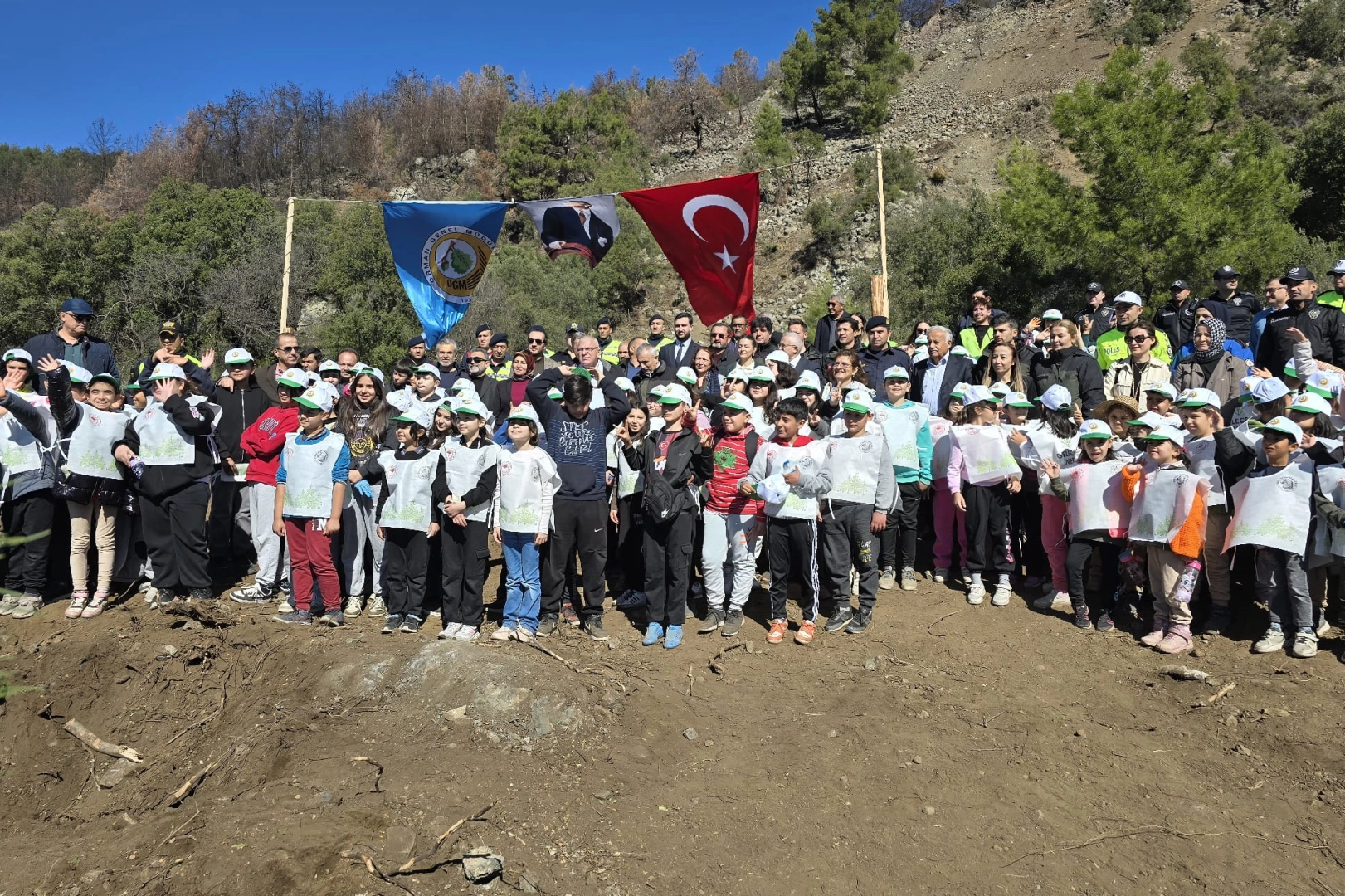 Antalya Kumluca'da fidanlar toprakla buluştu!