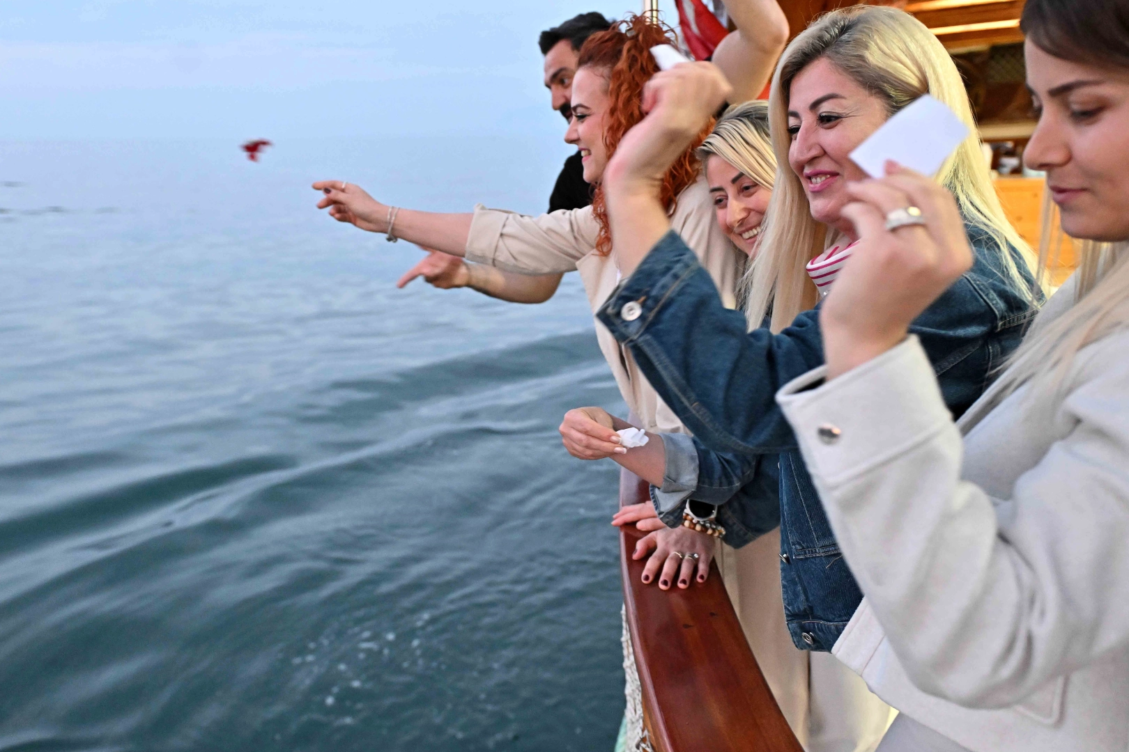 Dilekler Akdeniz’in maviliklerine uğurlandı