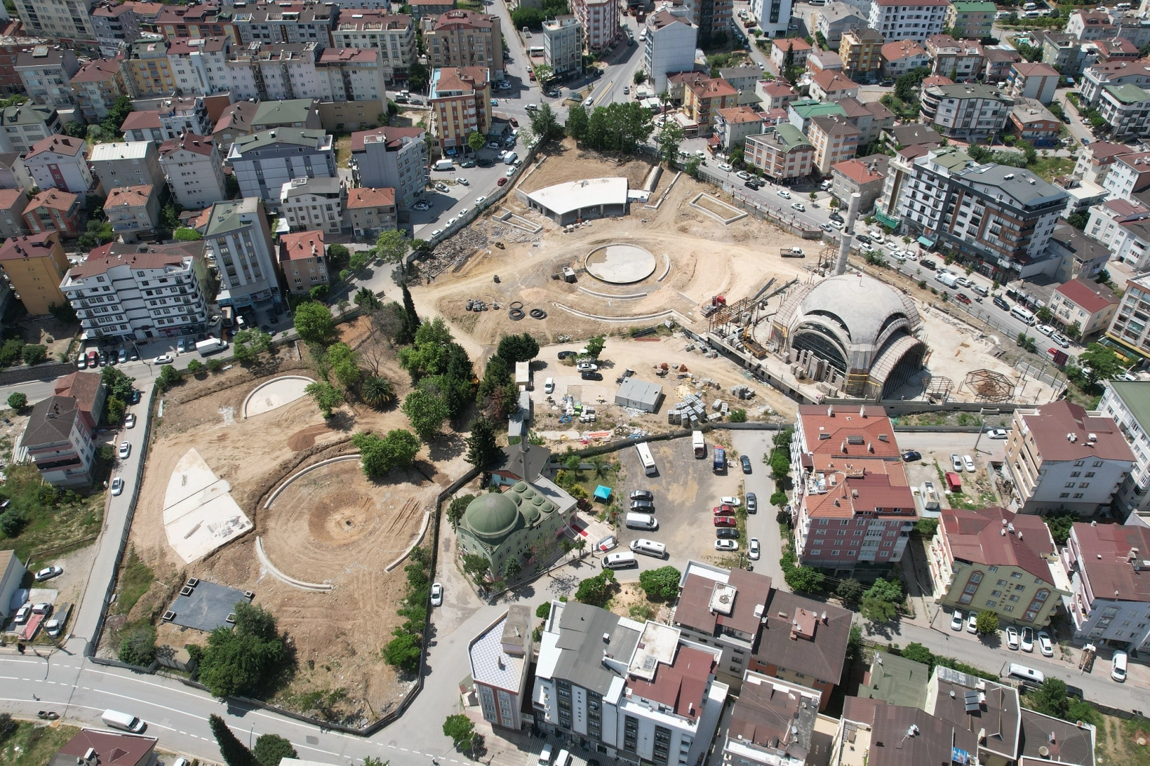 Çayırova Kent Meydanı'nda çalışmalar sürüyor