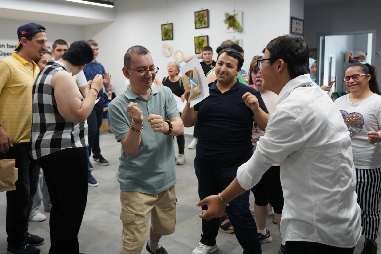 Engelsiz Yaşam Merkezi’nde karne heyecanı