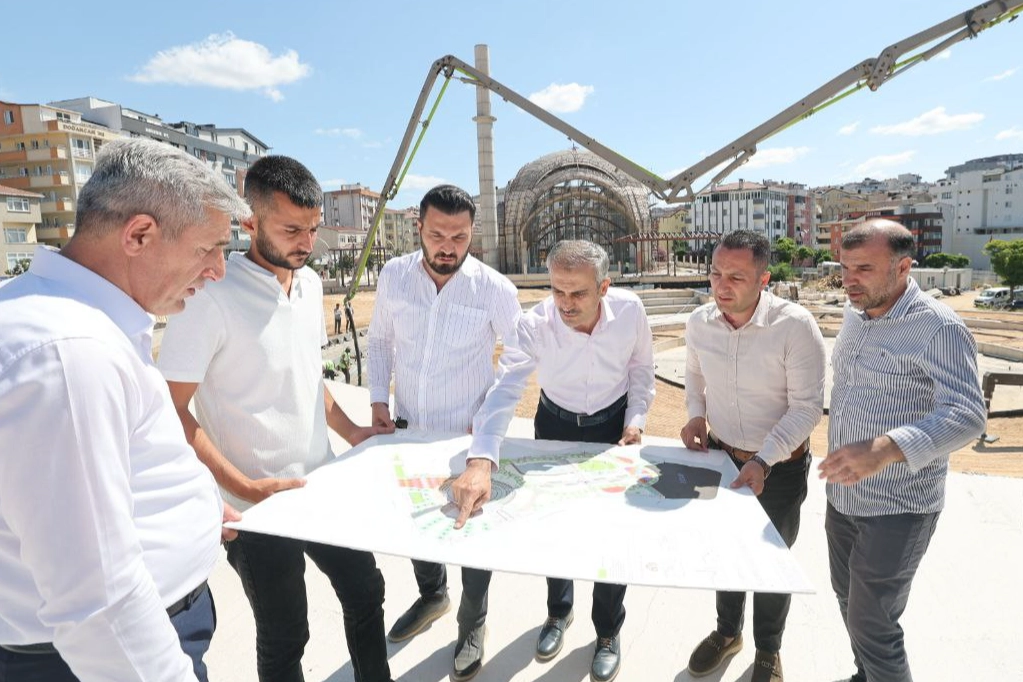 Kocaeli Çayırova Kent Meydanı’nda çalışmalar devam ediyor