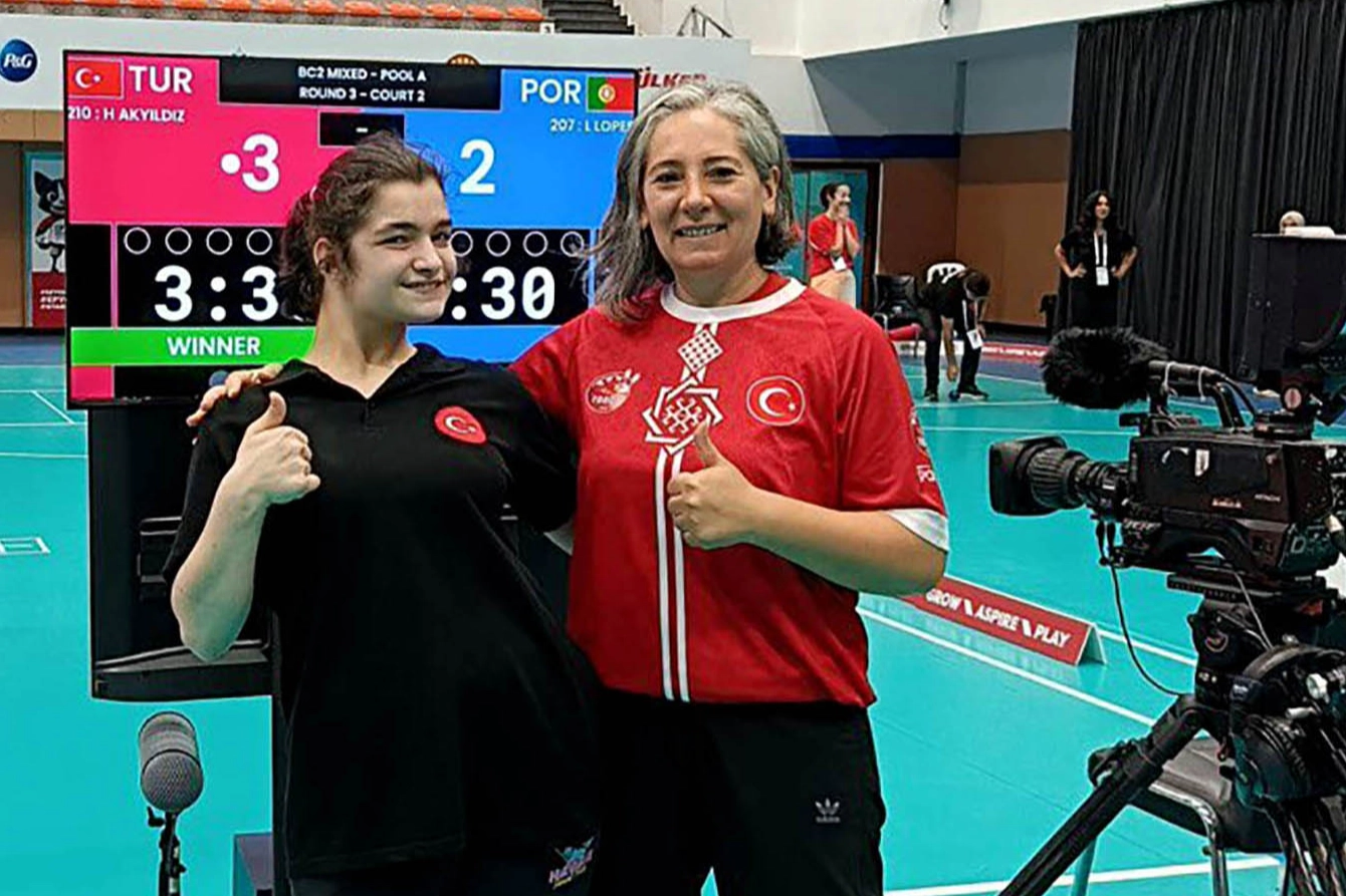 Avrupa’da Türk Bayrağı’nı dalgalandıran Sakaryalı Hüdanur’a anlamlı destek