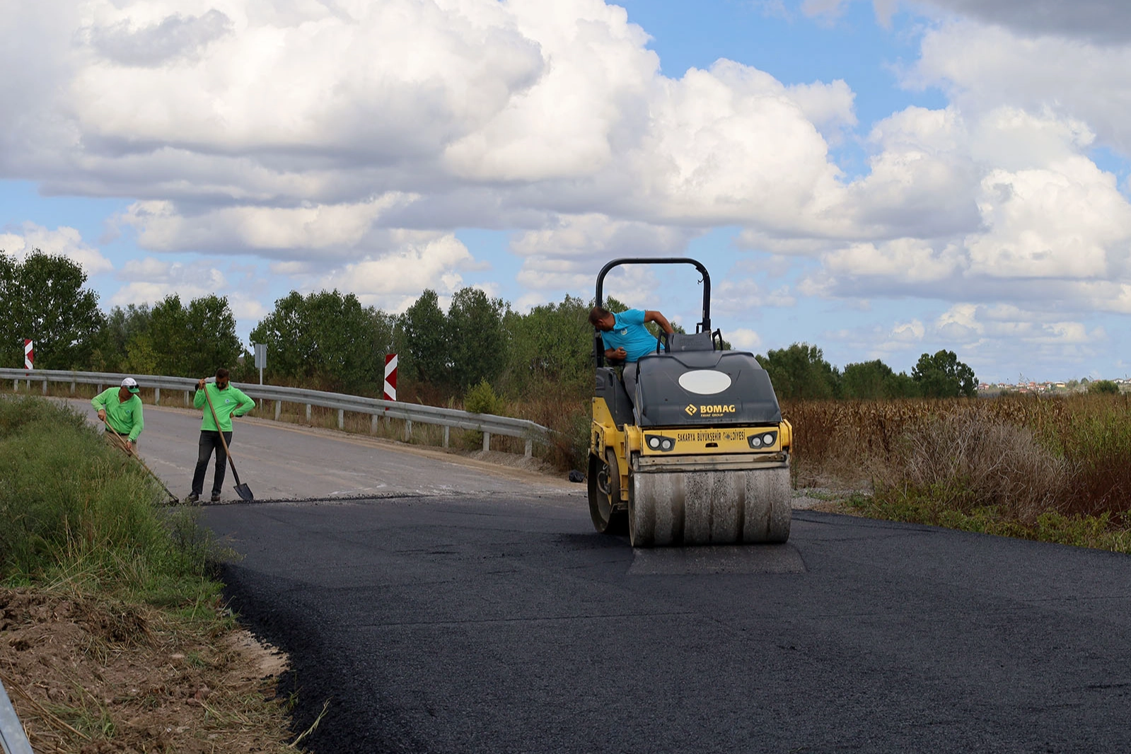 Sakarya’nın kuzeyinde 4 mahalle daha sıcak asfalt konforu
