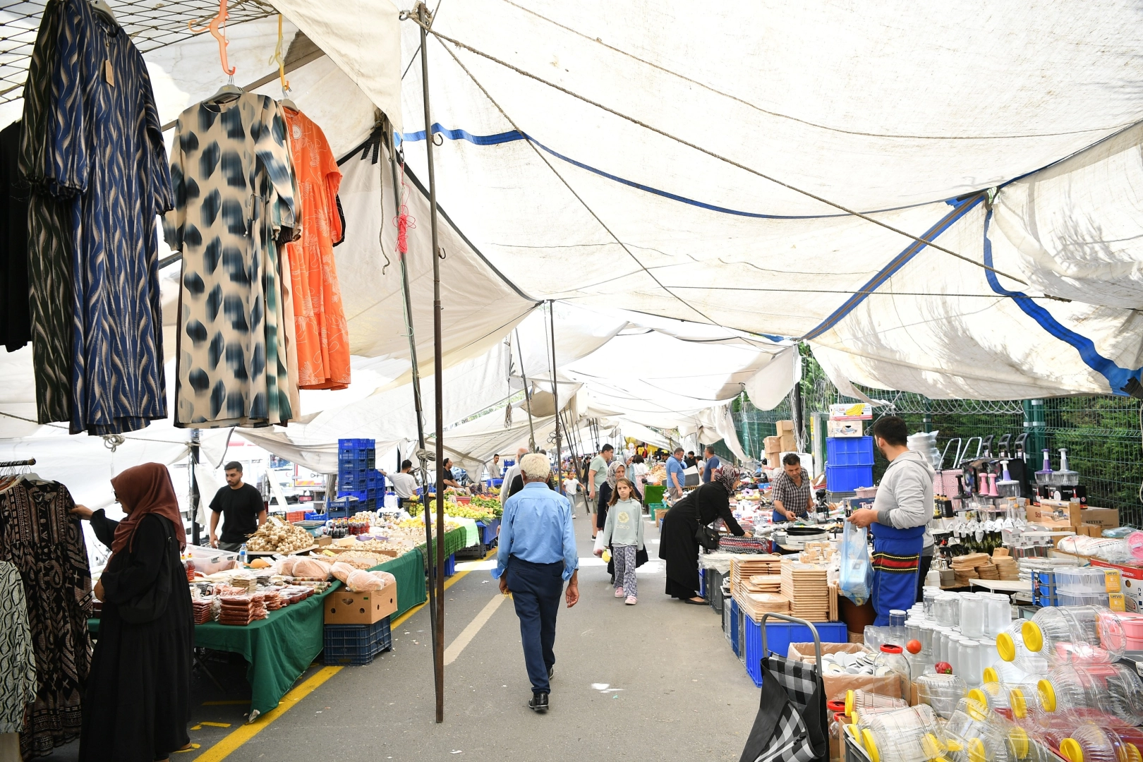 İstanbul Beylikdüzü'nde semt pazarı yeni yerinde