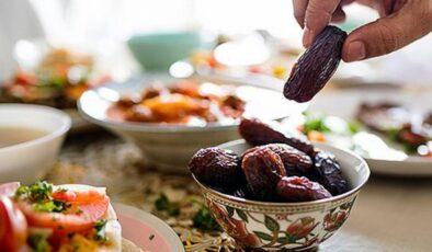 Bu besinler ile oruç tutmak daha rahat olacak!… İftar ve sahur arasında en az 2 litre su