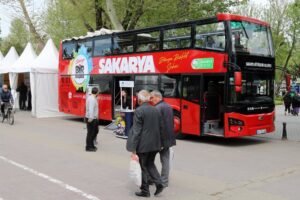 Sakarya’nın üstü açık otobüsü bayram sonrası yollarda