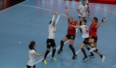 Kadınlar Süper Ligi’de Kastamonu ve Konyaaltı finalde
