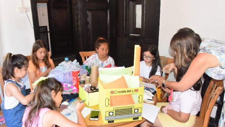 Bozüyük’te atık malzemeler kostüme dönüşüyor
