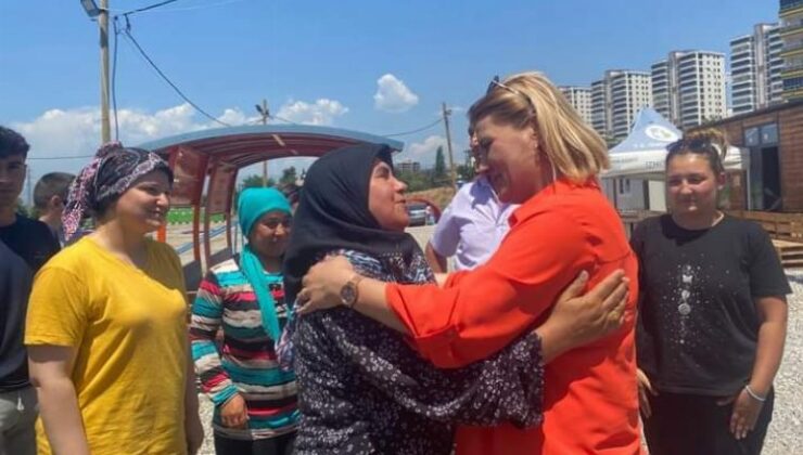 İzmit afet bölgesinde yaraları sarmayı sürdürüyor