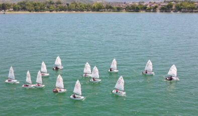 İznik Gölü’nde yelkenler 1 Temmuz için yarıştı