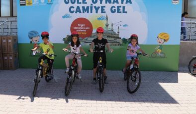 Konya’da camiye gelenler bisikletleri kaptı